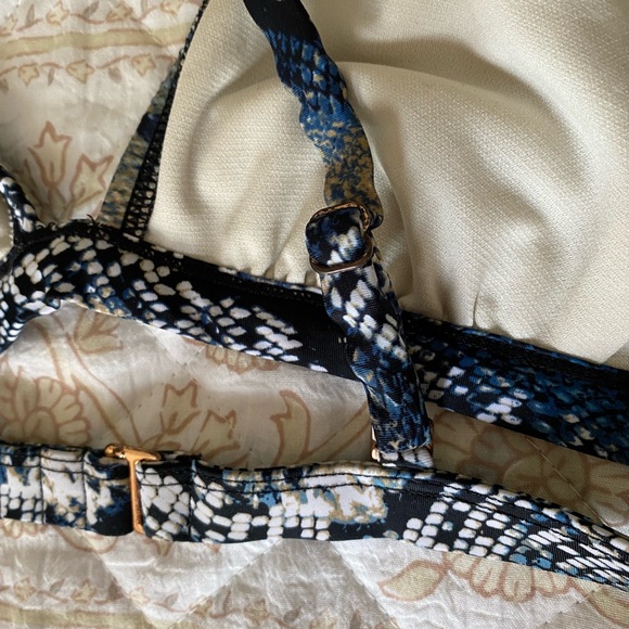 Shade & Shore Two Piece Scrunchie Bottoms Snakeskin Print Bikini — Women’s S - Picture 6 of 7